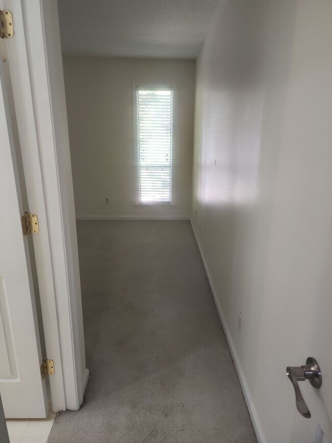 Building Photo - 4100 Sedgewood Dr