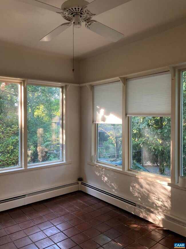 Building Photo - 6 Gildersleeve Wood