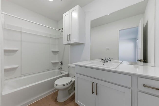 Building Photo - 385 Keefer