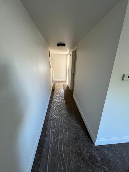 hallway - 1-2 W Hanover St