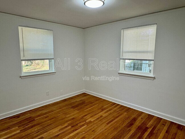 Building Photo - 2927 Brevard Ave