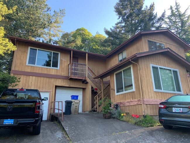 Building Photo - 2955 NW Glenridge Dr