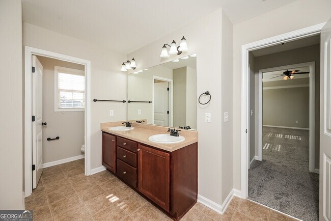 Building Photo - 2048 Woodland Brook Dr