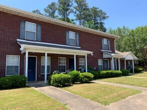 Building Photo - Massive 3 Bedroom in Montevallo*** 3 Bed 2...