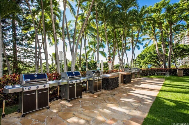 Building Photo - Makaha Valley Towers Fully Furnished. 1 Be...