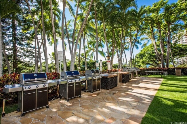 Building Photo - Makaha Valley Towers Fully Furnished. 1 Bedroom/1 Bath