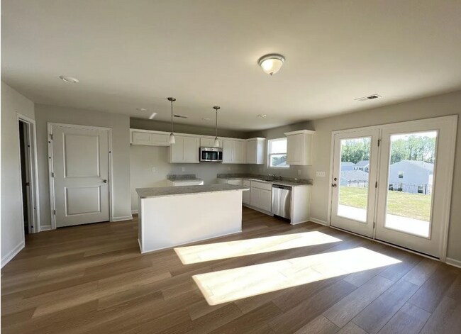 Building Photo - Modern Greenville Living - Spacious Home Available Now!