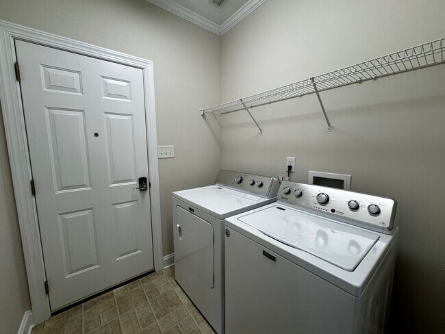 Building Photo - 181 New Hampshire Ct