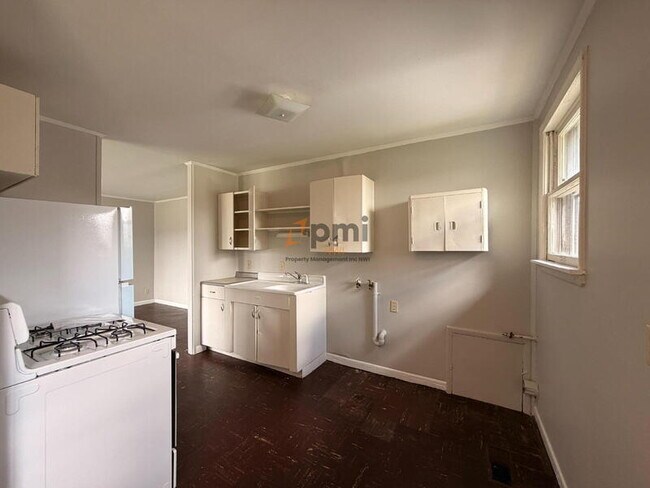 Building Photo - 3003 Oakdale Ave