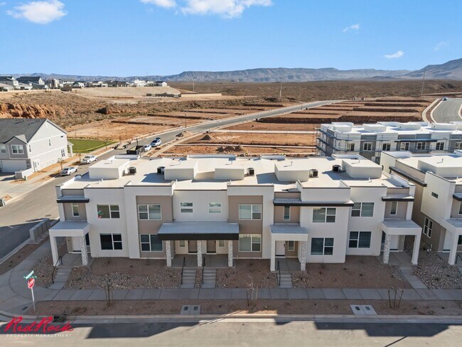 Building Photo - Brand New 3 Bedroom Townhome