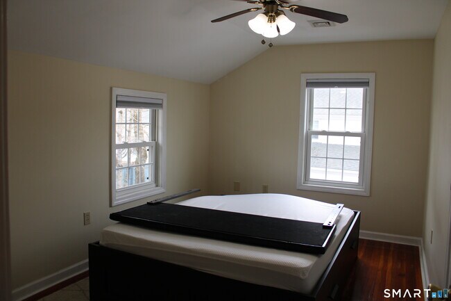 Building Photo - 6 Sunnyside E Rd