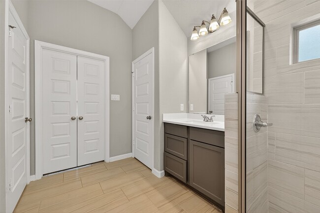 Building Photo - 381 Andes Dr