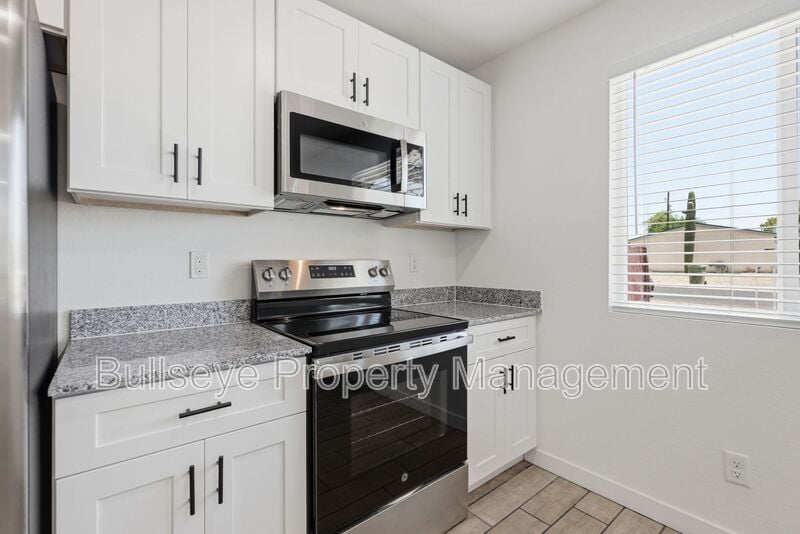 Building Photo - 428 S 97th Pl