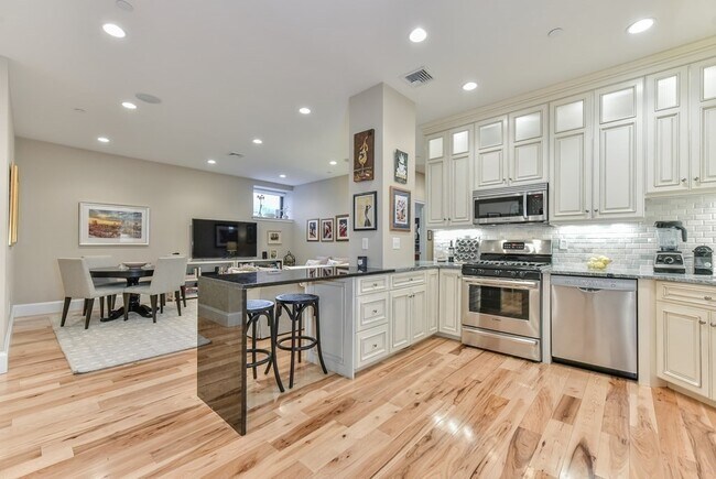 Building Photo - 9 Appleton St