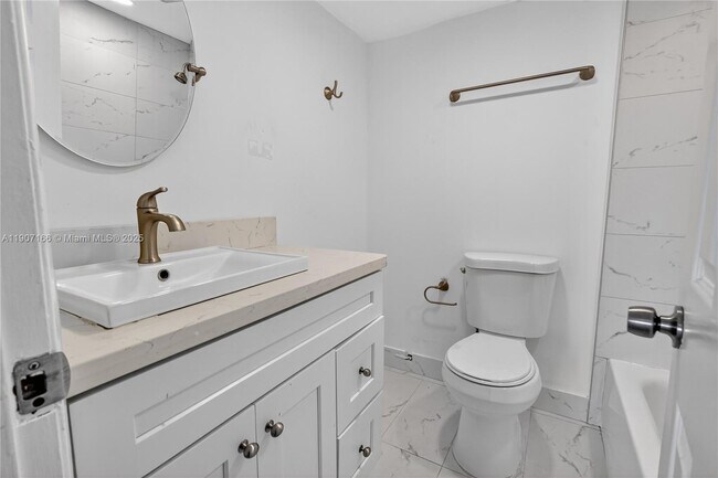 Building Photo - 9210 Fontainebleau Blvd