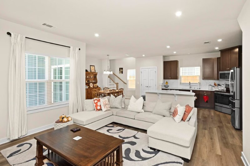 Building Photo - 8209 Warbler Wy