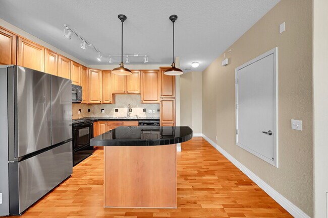 Building Photo - $2,195.00, 2-bed, 2-bath, located in Denve...