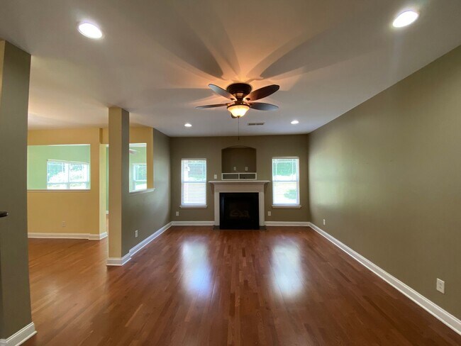 Building Photo - 115 N Field Dr