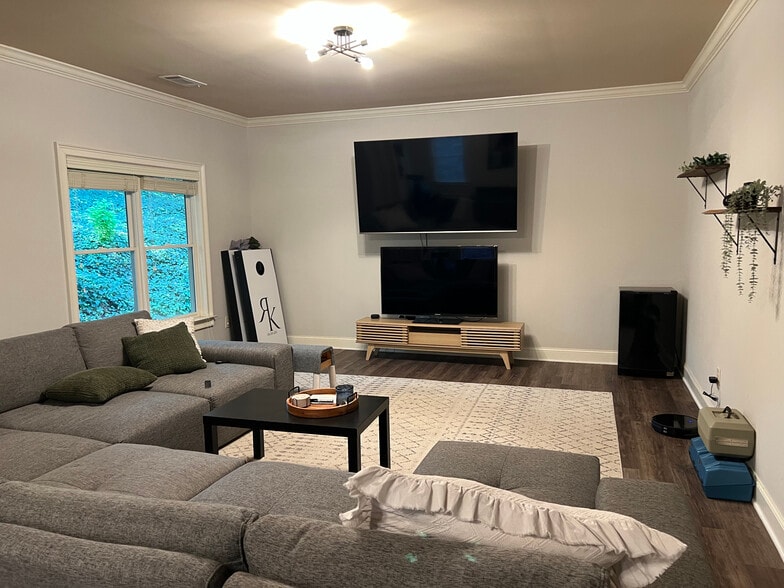 Building Photo - 7955 Magnolia Sq