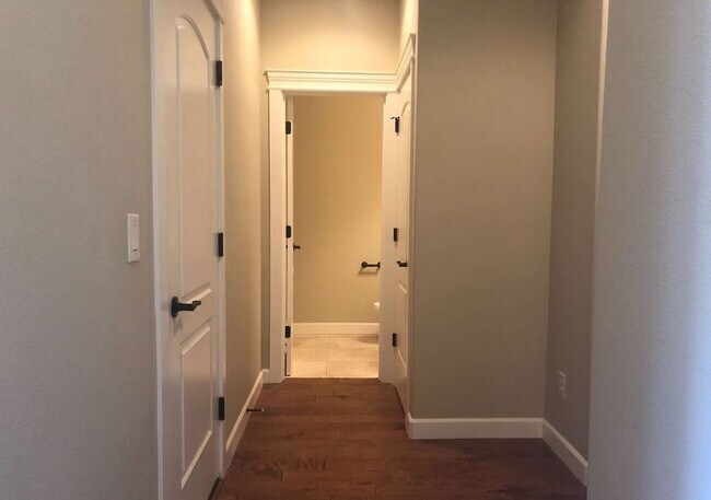 Building Photo - 7429 NE 58th Way