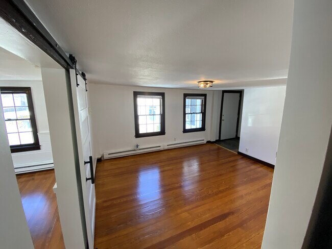 Building Photo - 54 Bridge St