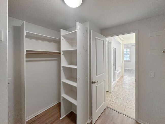 Building Photo - 1828 Scarlet Pl