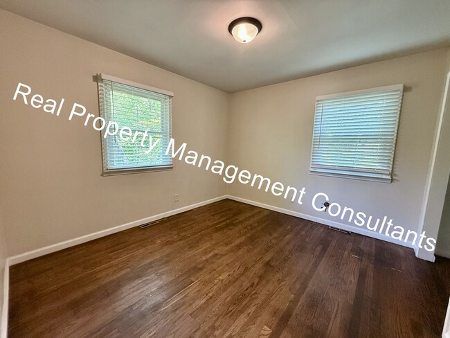 Building Photo - 2-Bedroom Home with Spacious Backyard & Deck