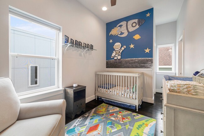 Building Photo - 925 Herkimer St