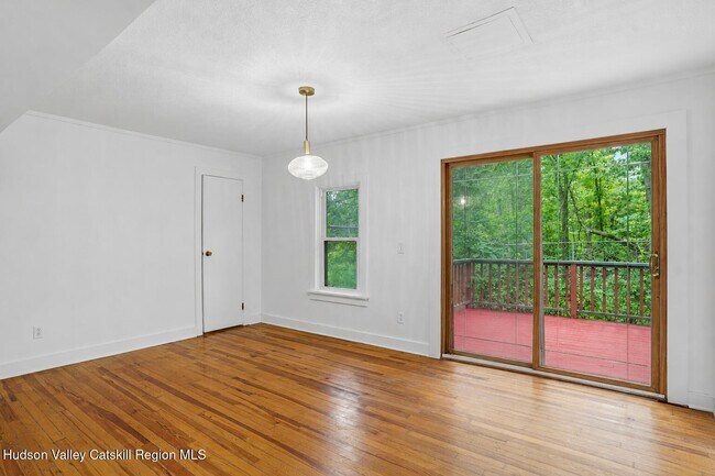 Building Photo - 872 NY-212