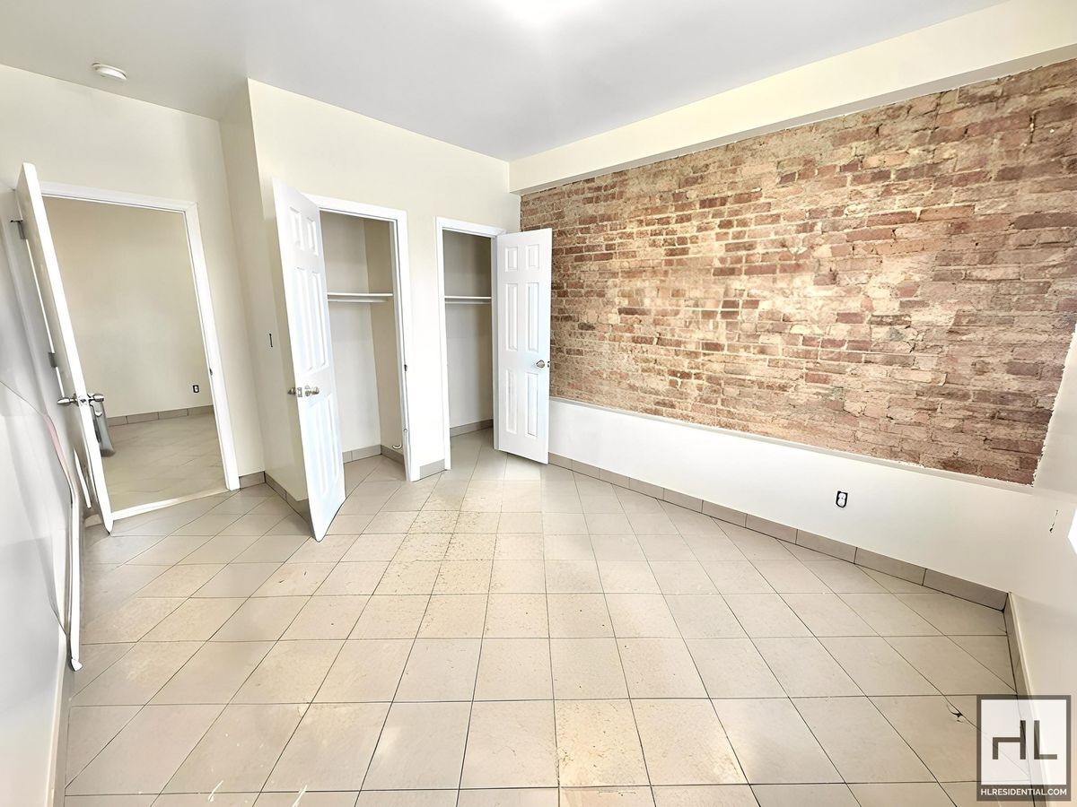 Building Photo - 85 STREET