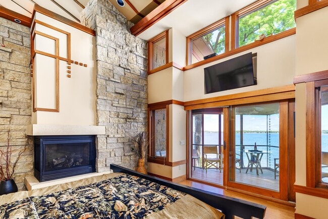 Building Photo - 5030 Lake Mendota Dr