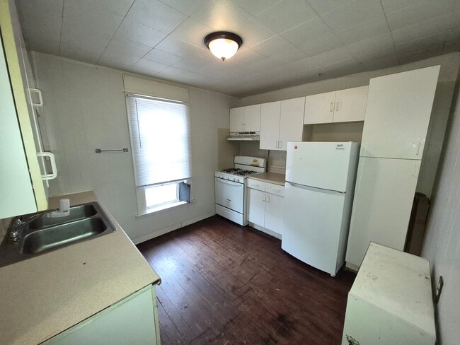 Building Photo - 170 Marion Ave