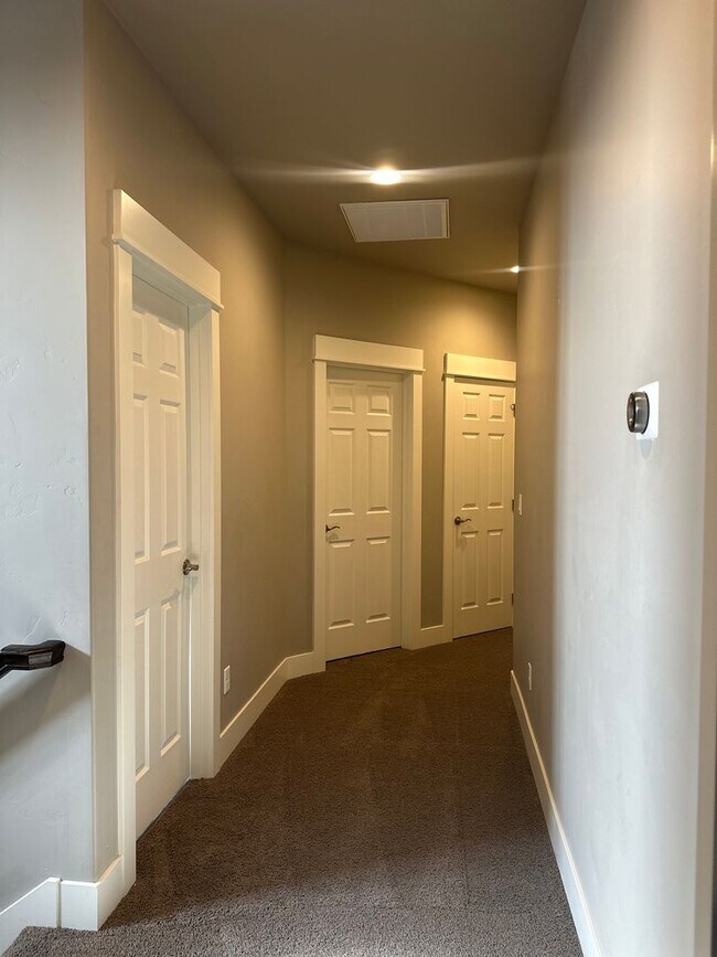 Building Photo - Beautiful Stone Creek Home | Open Layout, RV Parking & Private Pool Access