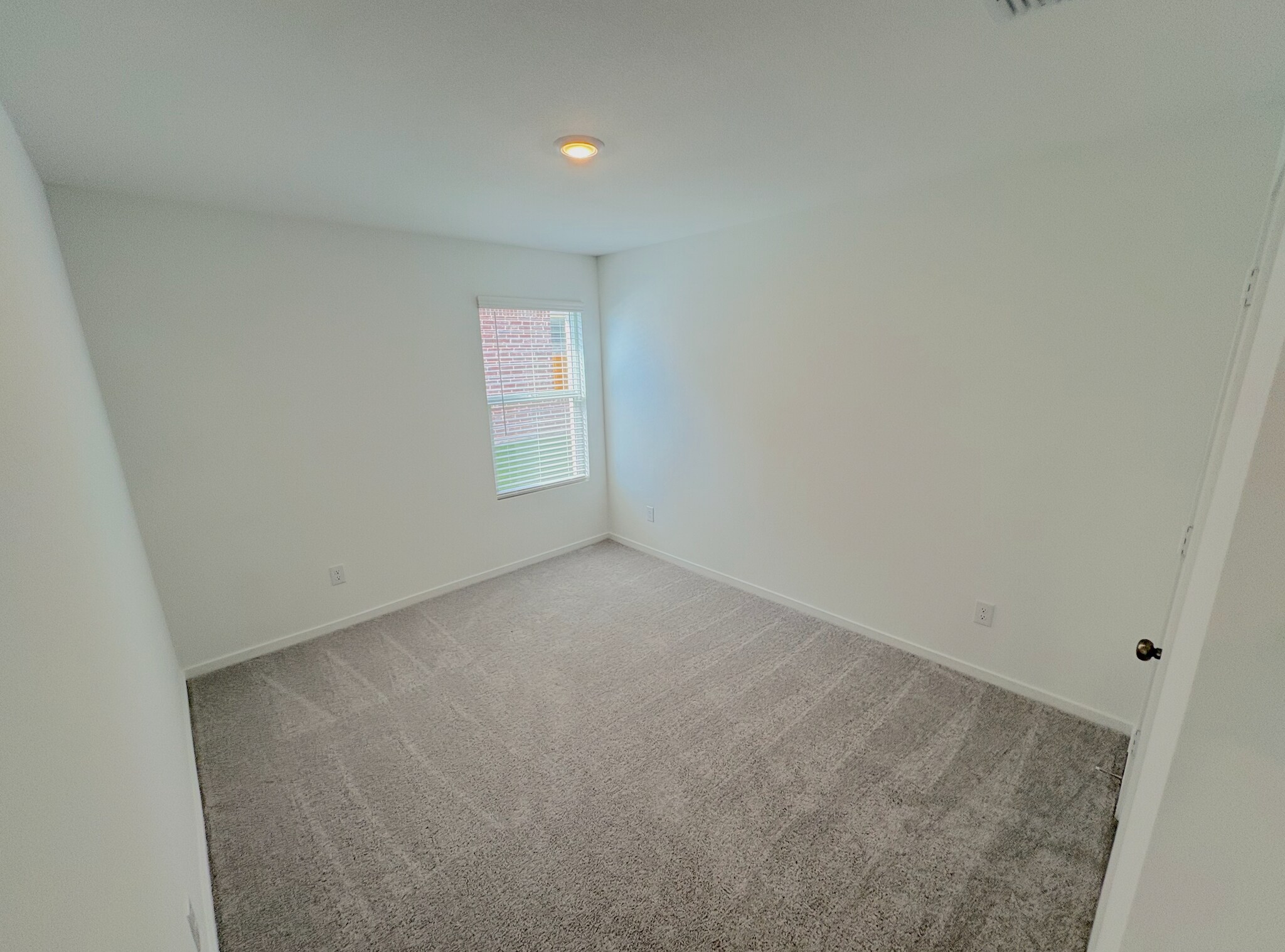 Building Photo - 15020 Reyes Rd