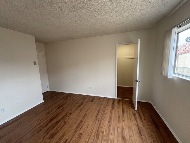 Building Photo - 2105 Grant Ave