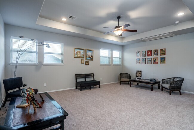 Building Photo - 10410 Southern Hawker