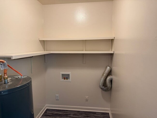 Building Photo - 1025 W Parkway Ave