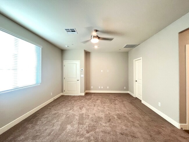 Building Photo - *** MOVE-IN SPECIAL*** BRAND NEW 4 bedroom with In-law suit 3 bath home located in Henderson, NV!