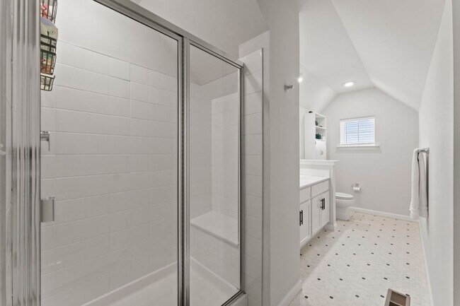 Building Photo - Elegant 3-Bedroom Home in Isaac Court. Available the Second Week of October!