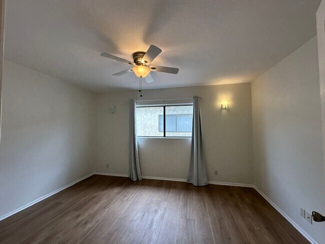 Building Photo - 22865 Del Valle St