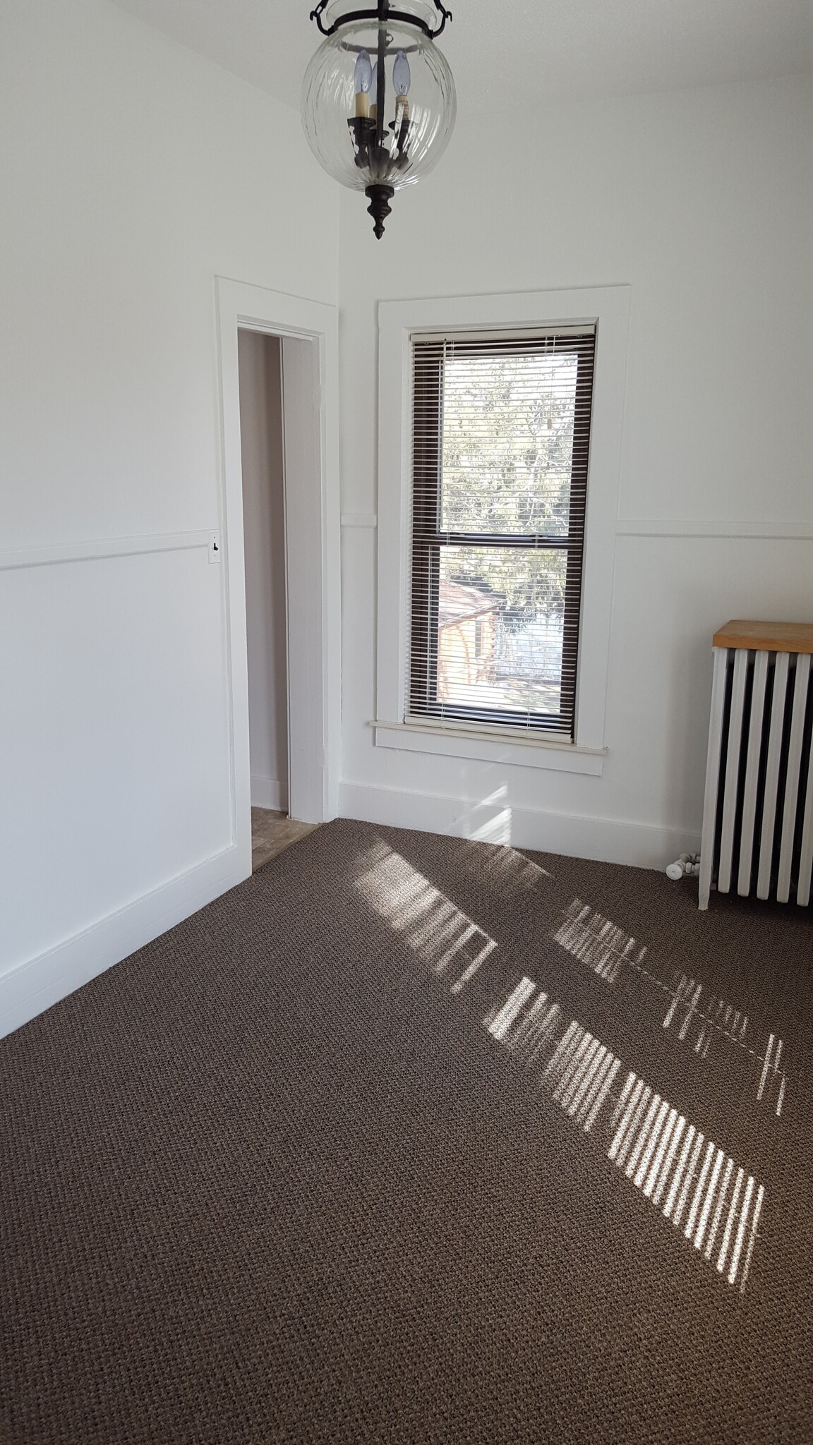 Den/Dining room - 305 Judd Rd