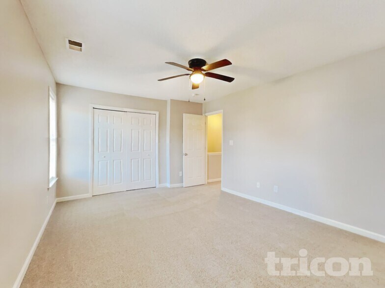 Building Photo - 4409 Woodlawn Dr