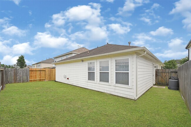 Building Photo - 9825 Hyacinth Way