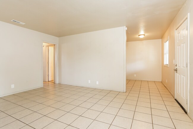 Building Photo - Charl Ann Apartments