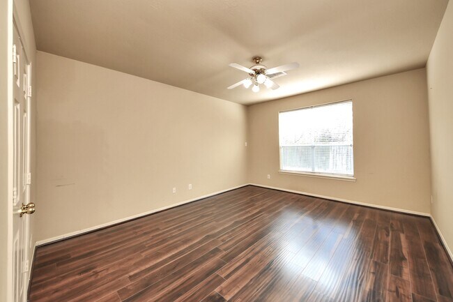 Building Photo - 1607 Parkview Ln