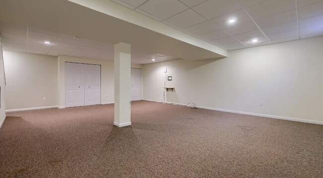 Building Photo - Updated Townhome available now!