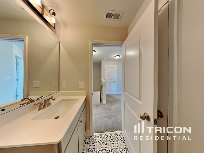 Building Photo - 25 Fish Whistle Ct