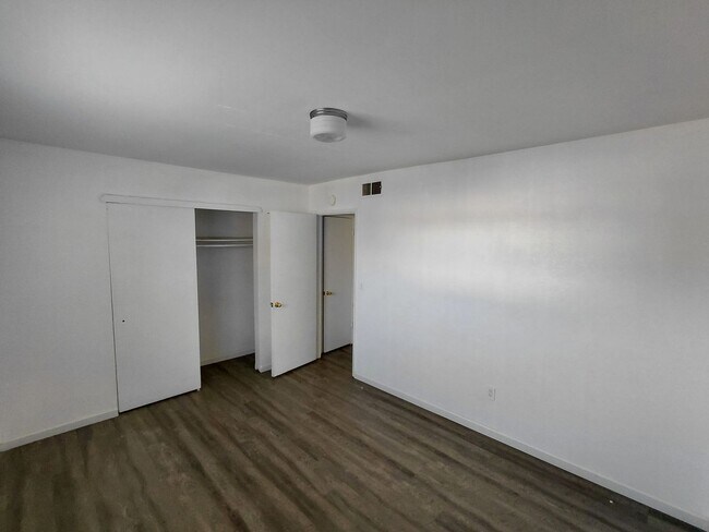 Building Photo - 455 W Orange Ave