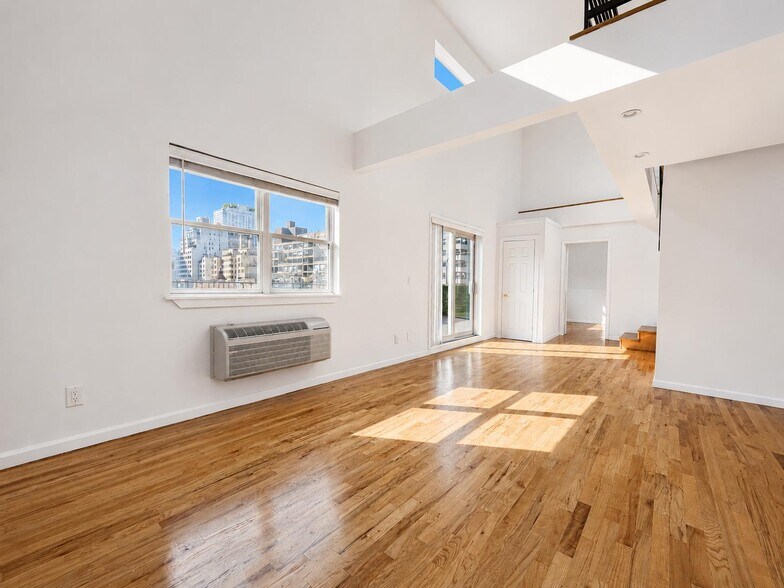 Building Photo - 401 E 68th St