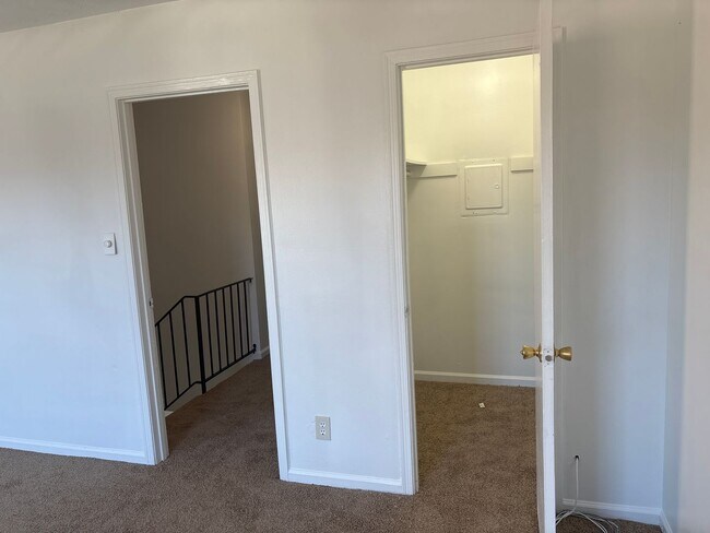 Building Photo - Spacious